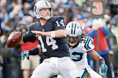McGloin toma los controles de Raiders contra Broncos
