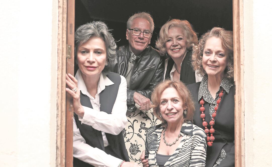 Patricia Reyes Spíndola, Otto Sirgo, Irina Areu, Silvia Mariscal y Raquel Pankowsky. (ALEJANDRA LEYVA. EL UNIVERSAL)