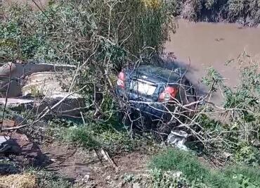Encuentran carro en aguas negras del canal Emisor Poniente; autoridades investigan posible ilícito