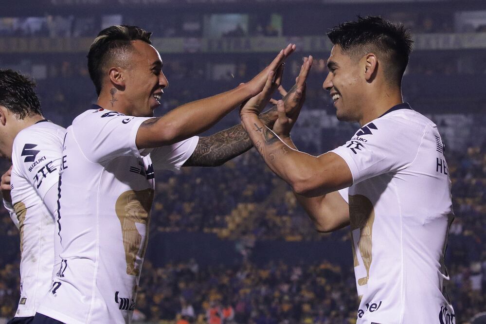 Los jugadores Felipe Mora y Martín Rodríguez celebrando durante un juego del Apertura 2018 de FOTO/IMAGO7