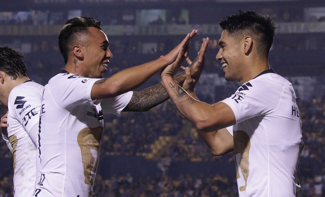 Los jugadores Felipe Mora y Martín Rodríguez celebrando durante un juego del Apertura 2018 de FOTO/IMAGO7
