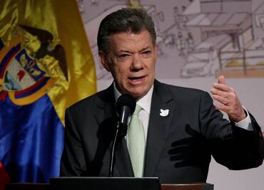 Santos llama a consultas a embajador en Venezuela