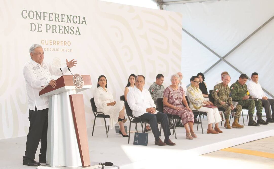 El Presidente afirmó en Guerrero que se reunirá con gober-nadores de oposición para definir una estrategia de seguridad. Foto: Presidencia.