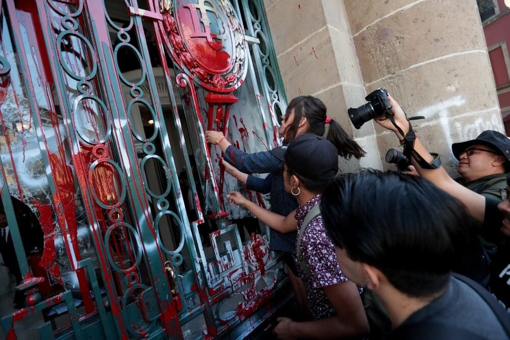 El 21 de febrero, grupos trans irrumpieron en el Congreso para protestar contra una iniciativa del PAN. Foto: Archivo EL UNIVERSAL