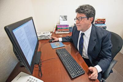 Tengo la calidad moral para dirigir la ciudad: Monreal