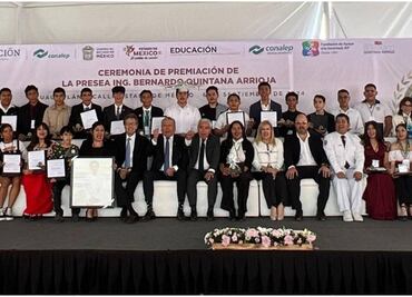 Conalep premia a estudiantes por excelencia académica, liderazgo, patriotismo, servicio y valor