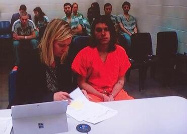 Abuela evita posible tiroteo en escuela de EU al entregar a su nieto