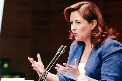 En puerta, promulgación de siete leyes del SNA