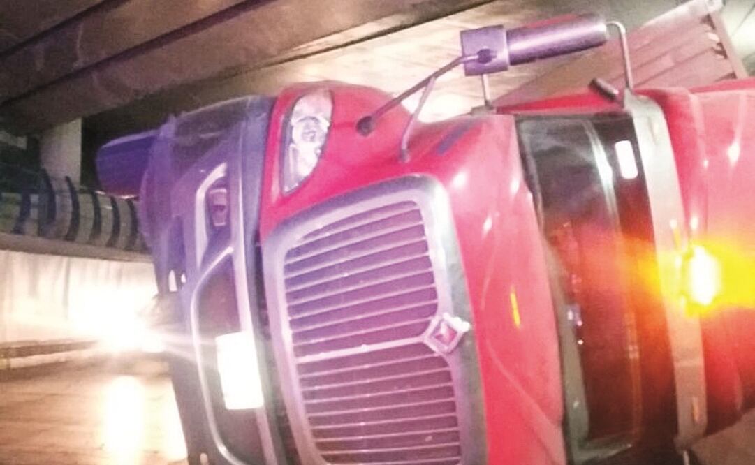 Ninguno de los pasajeros de los vehículos resultó herido. (ESPECIAL)