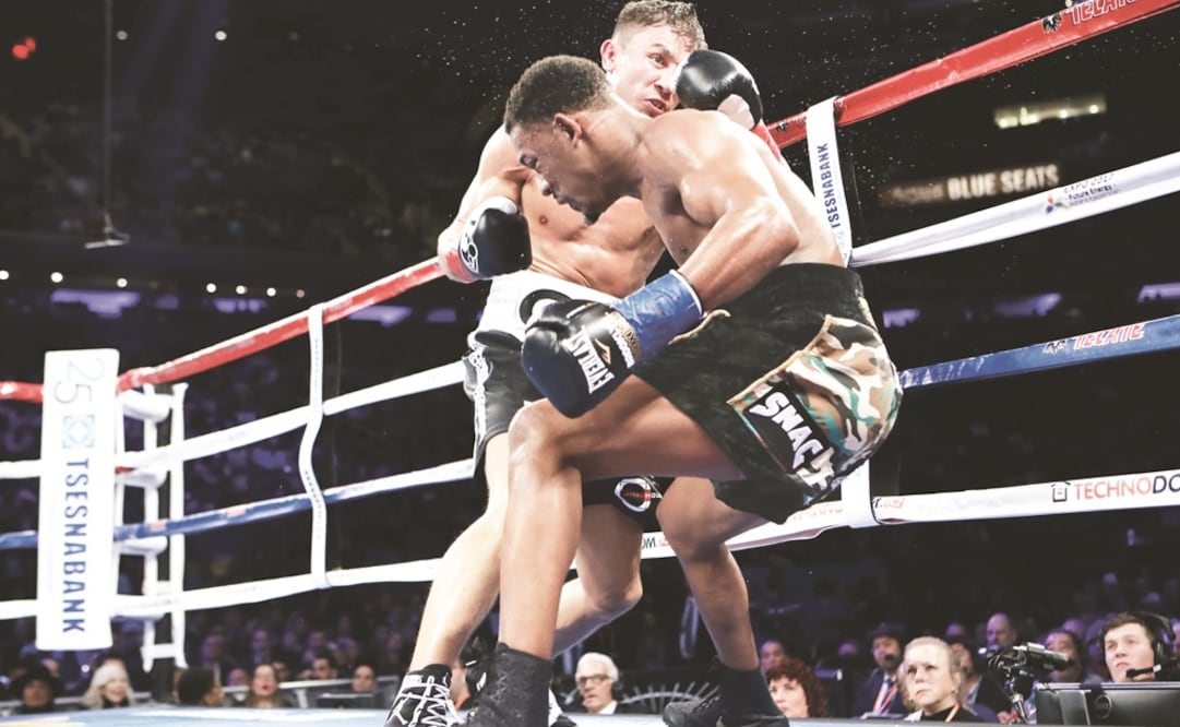 Gennady Golovkin mandó a la lona a Daniel Jacobs en el episodio 4 con tremendo derechazo. (FRANK FRANKLIN II. AP)