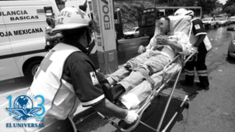 Chocan policías y taxistas por operativo de tránsito en Toluca