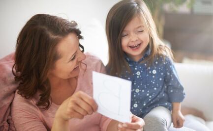 4 frases que debes repetirle a tus hijos para mejorar su autoestima; esto dice la IA