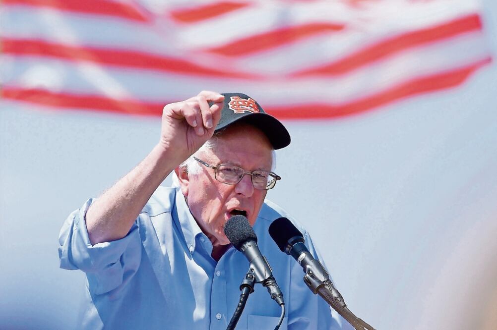 “La gente mira a su alrededor y piensa, ‘¿qué está haciendo el gobierno por mí? ¡Que se jodan! Quiero a un hombre fuerte, alguien con mano dura, que culpe a los inmigrantes’”, indicó Bernie Sanders. Foto: Archivo