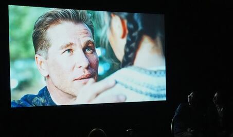 Recrean a Val Kilmer con IA en la cinta “As Deep as the Grave” y muestran primeras imágenes