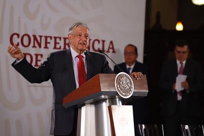 Aunque se molesten los abogados, hablaré de amparos por aeropuerto: AMLO
