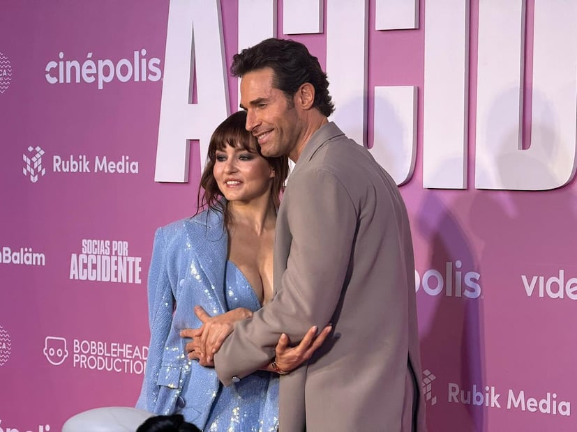 Sebastián Rulli y Angelique Boyer en la alfombra roja de la película "Socias por accidente" en Cinépolis de Plaza Carso.
Foto: César Olivares/EL UNIVERSAL.