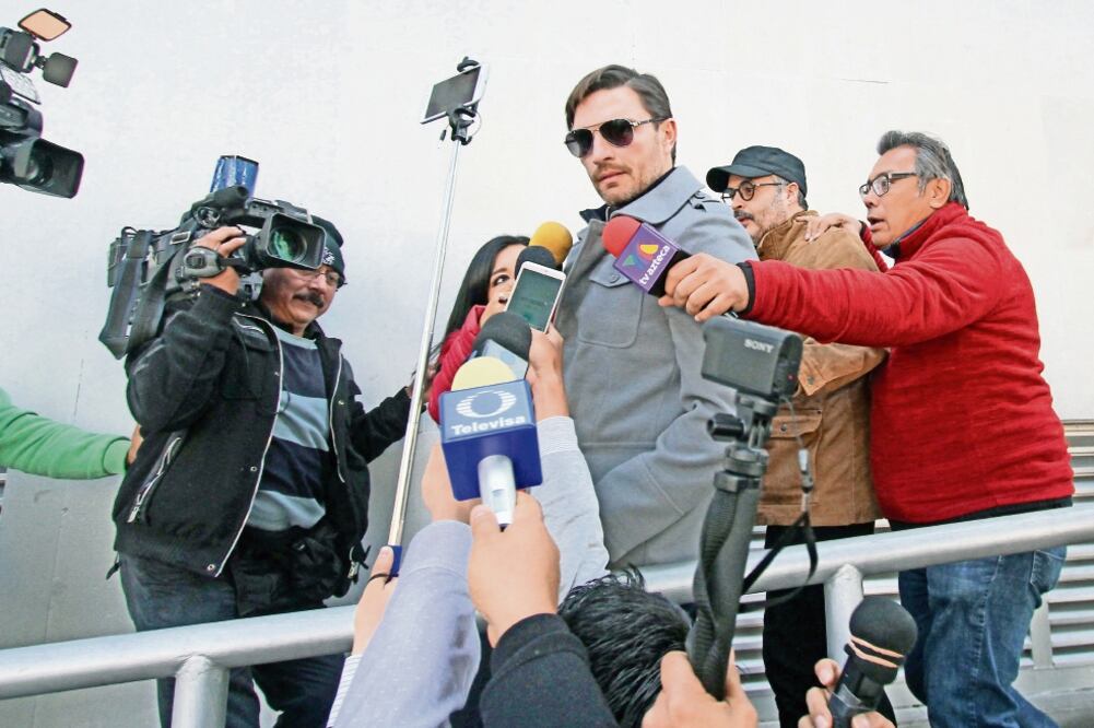 El actor acudió al Instituto de Ciencias Forenses a realizarse la prueba. (CARLOS MEJÍA. EL UNIVERSAL)