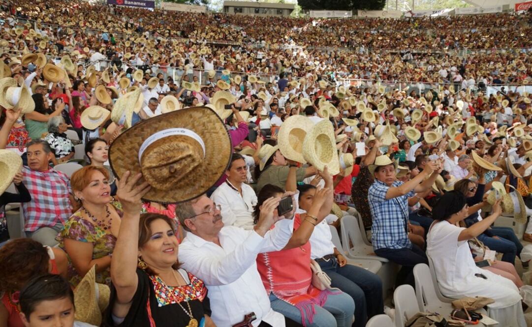 Las fiestas de la Guelaguetza se realizaron con un auditorio prácticamente lleno en el Cerro del Fortín, en Oaxaca