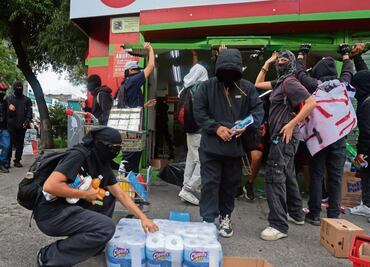 FOTOS: Violenta marcha del 2 de octubre; saquean, vandalizan y agreden a policías y prensa
