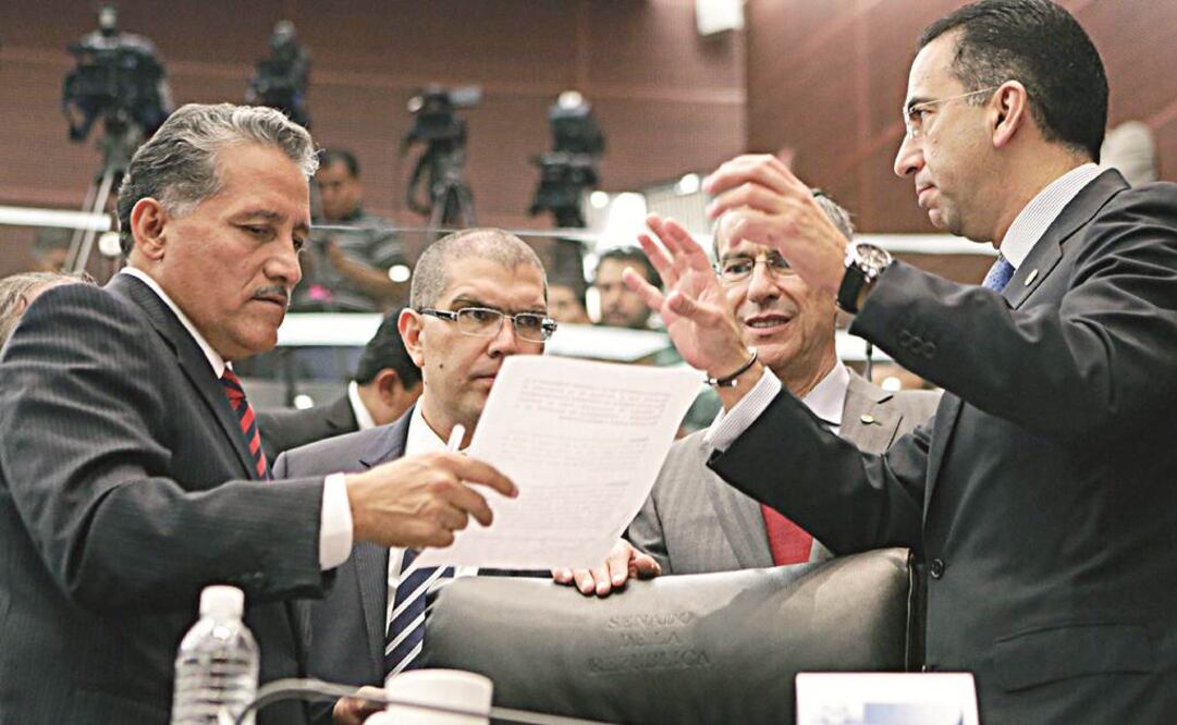 Arturo Zamora, Armando Ríos Piter, José González Morfín y Javier Lozano durante la sesión de la Comisión Permanente en la Cámara de Senadores donde se analizó la suspensión de la evaluación de los maestros