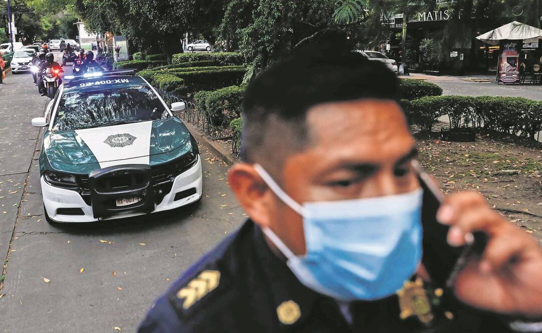 Este jueves se desplegó un operativo de la policía capitalina en el corredor Roma-Condesa, como una estrategia contra la extorsión. Foto: Diego Simón/ EL UNIVERSAL.