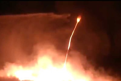 Captan impresionante tornado de fuego durante incendio industrial el Reino Unido