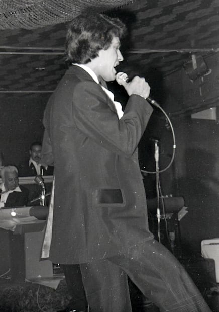 Debut de Juan Gabriel en el cabaret de Casino Royal, el 12 de junio de 1975. 
Foto: Ramón Romero/Archivo EL UNIVERSAL.