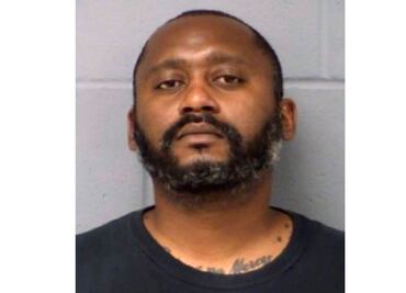 Arrestan a expolicía señalado por ser autor de tiroteo que dejó 3 muertos en Texas