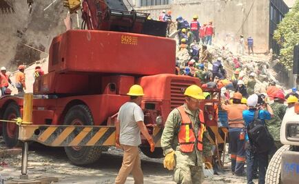 Rescatan a primera persona con vida en edificio de Ámsterdam