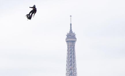 Así es el "Flyboard", la plataforma que utilizó el “soldado volador” de Francia