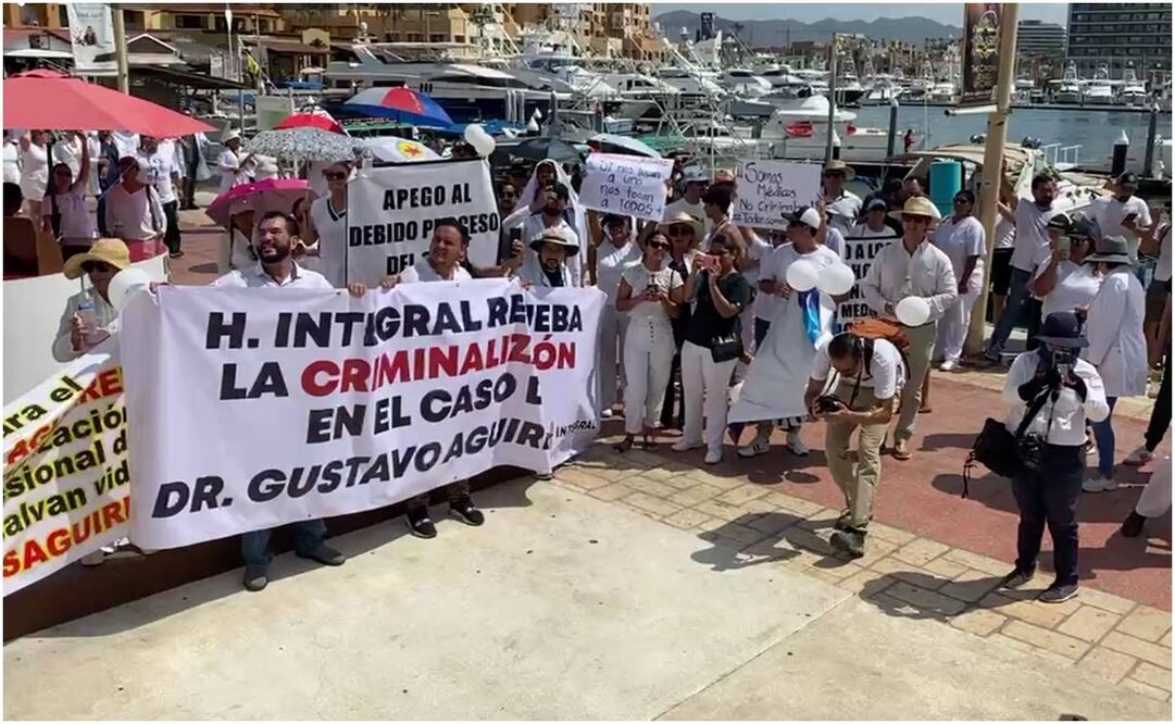 Médicos se manifiestan en Los Cabos. Foto: Especial