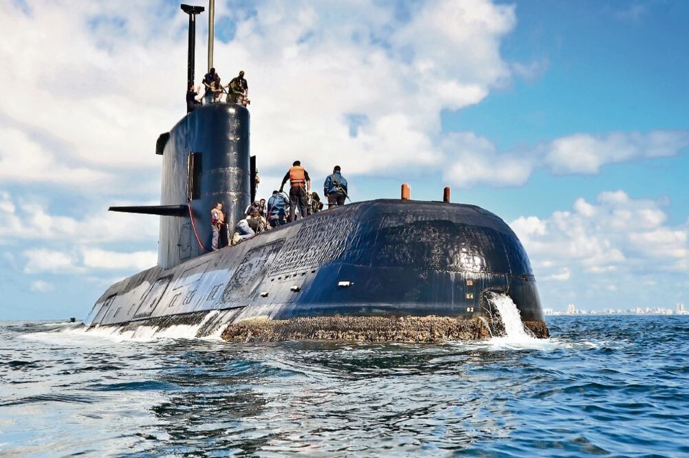 Imagen de archivo distribuida por la Armada Argentina en la que se muestra al submarino ARA San Juan, desaparecido en el Atlántico Sur. (AP)