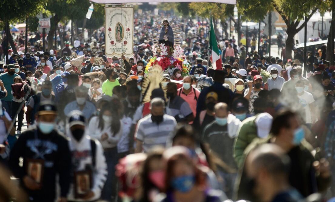 Es la basílica de Guadalupe, horas previas a las mañanitas  de la Guadalupana. Foto: Germán Espinosa