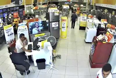 Policía abate a presunto asaltante en Elektra de Iztapalapa