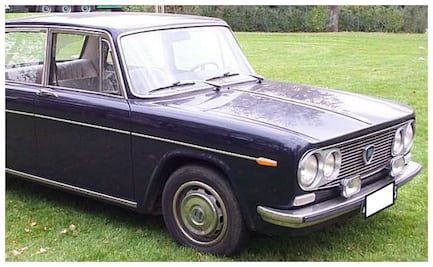 Retiran en Italia auto que llevaba 47 años estacionado, ya era símbolo del lugar