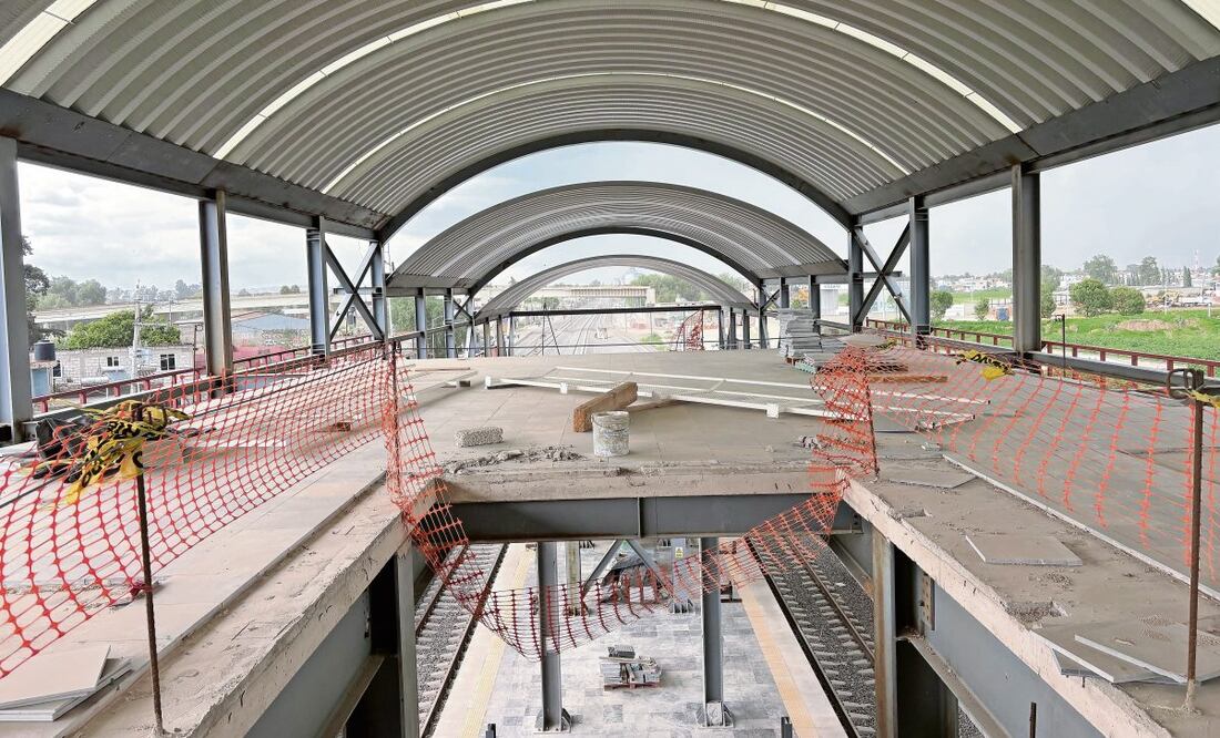 Vecinos de Tultepec no accedieron a la petición de autoridades del gobierno federal para liberar la estación Teyahualco ni el viaducto elevado 2 del Tren Suburbano al AIFA. Foto: Arturo Contreras / EL UNIVERSAL