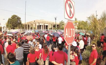 Analizan descontar un día de salario a docentes en Sinaloa 