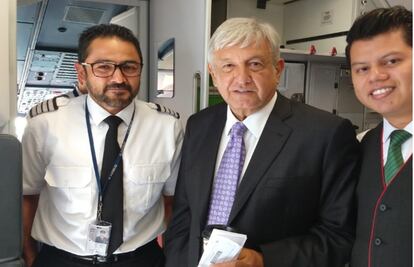 Aerolínea se promociona con viaje de AMLO