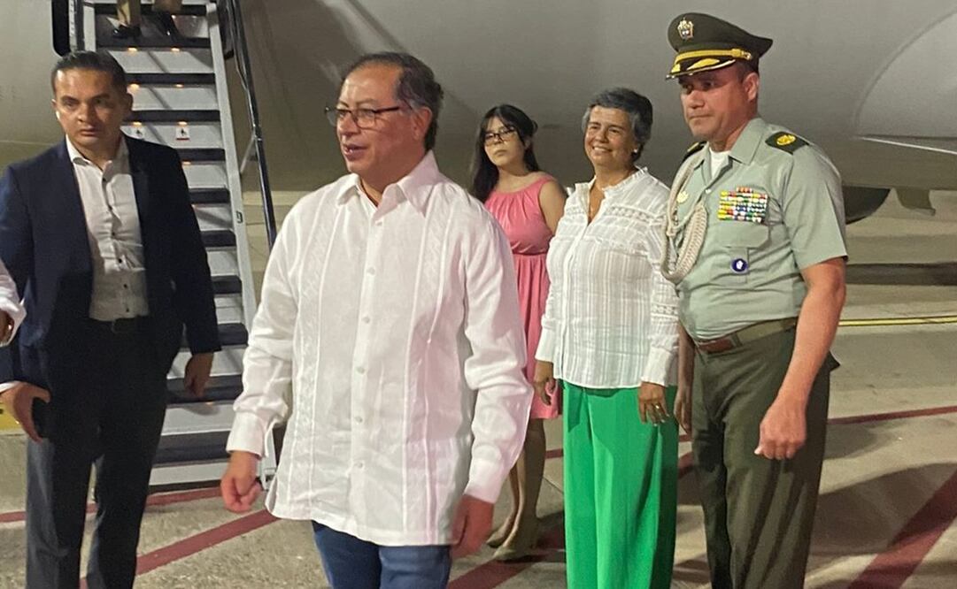 Presidente de Colombia, Gustavo Petro en su llegada a Chiapas para encuentro migratorio. Foto: SRE