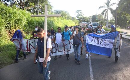 Caravana migrante hace su primera escala tras recorrer 14 kilómetros