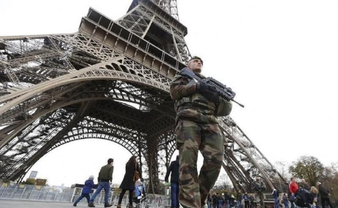 Since the attacks in Paris France has extended a state of emergency, which allows police raids, searches and house arrest without permission from a judge for 3 months. (Photo: Reuters)