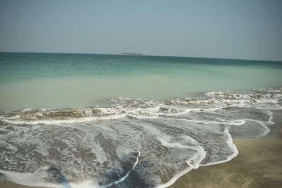 Sin turistas, el mar del puerto de Veracruz se torna azul turquesa 