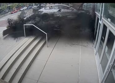 Conductor choca su Tesla y le cobran más de 7 millones de pesos en daños