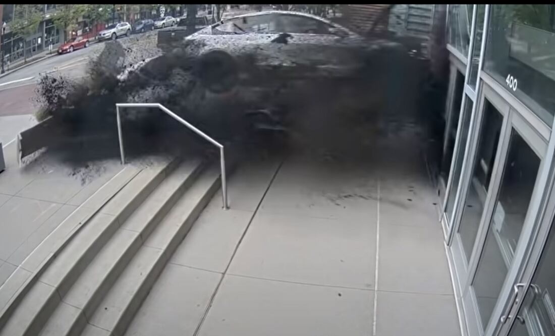 Conductor choca su Tesla y le cobran más de 7 millones de pesos en daños