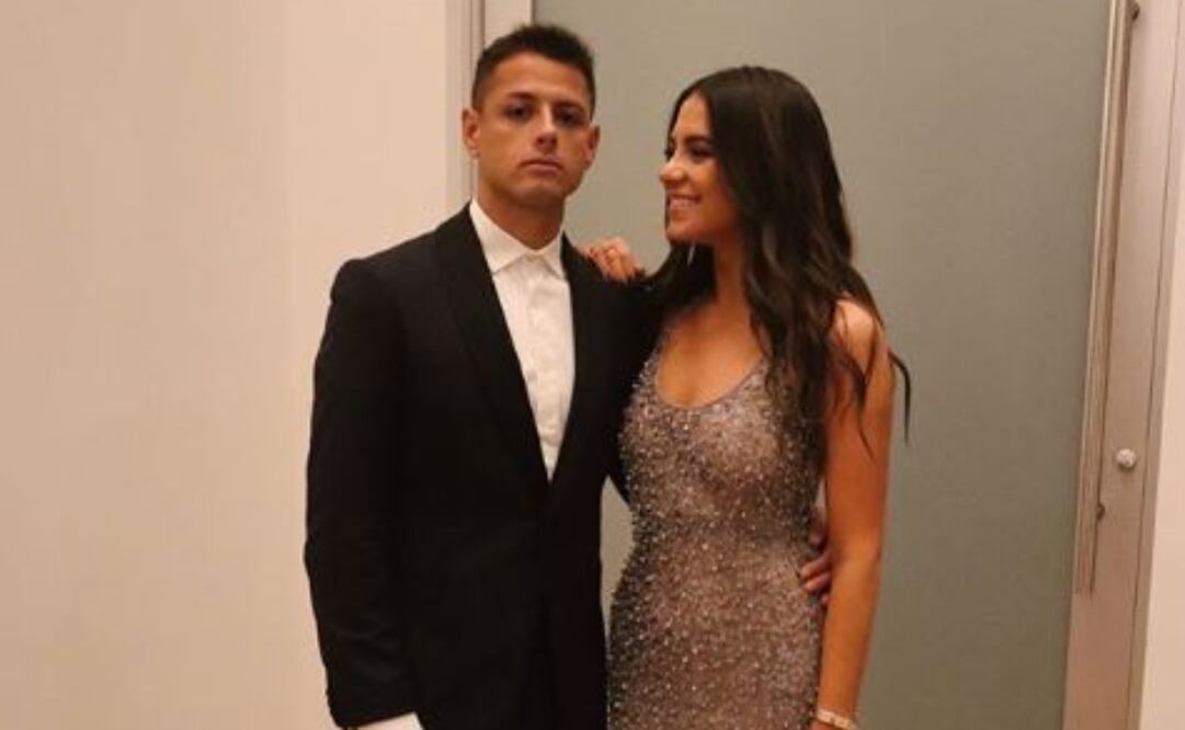Hernández se vistió de gala, junto a su esposa, Sarah