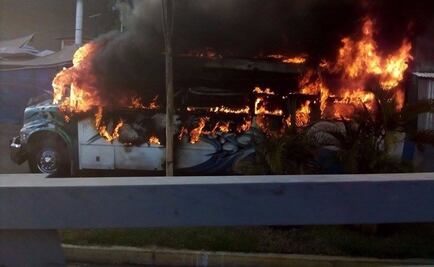 Asesinan a cuatro e incendian camión en Guerrero