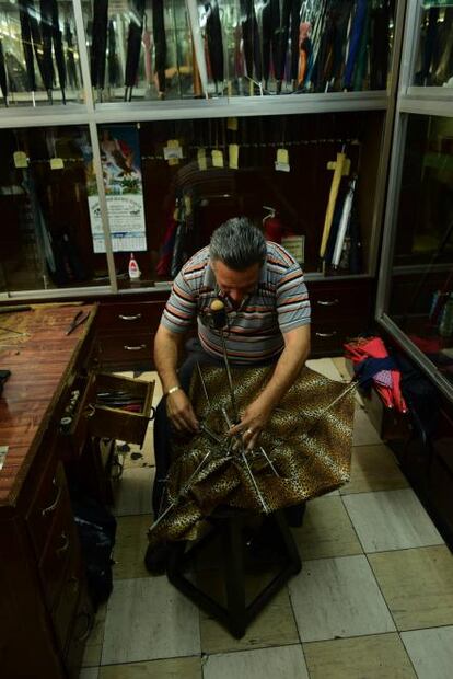 Paragüero: el oficio que no hay a quien heredar