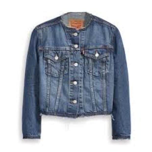 ¿Cuánto cuesta el pantalón azul de Belinda?