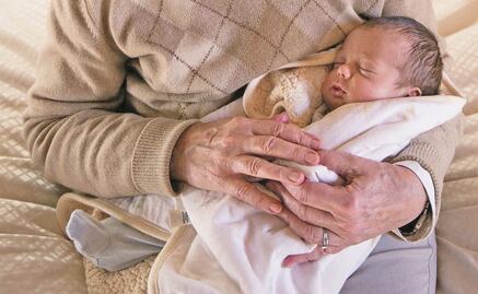 La edad del padre también influye en la salud del bebé, según estudio