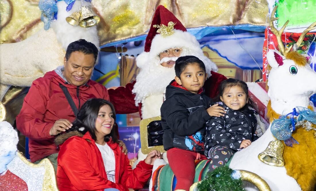 Santa Claus en el Monumento a la Revolución: sueños, deseos y fotos navideñas. Foto: Hugo Salvador